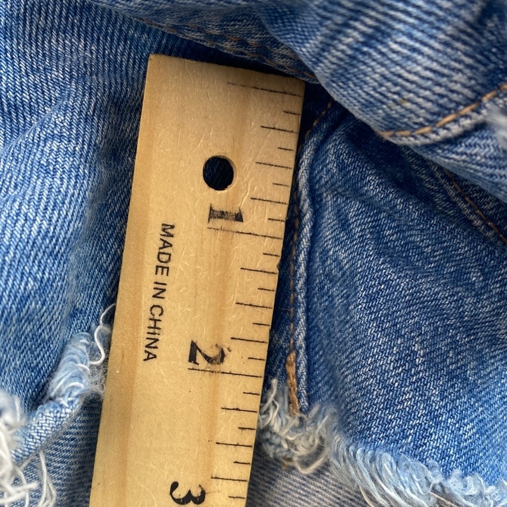 American Eagle mom short distressed high rise size 6 inseam 2” basics casual - Picture 5 of 9
